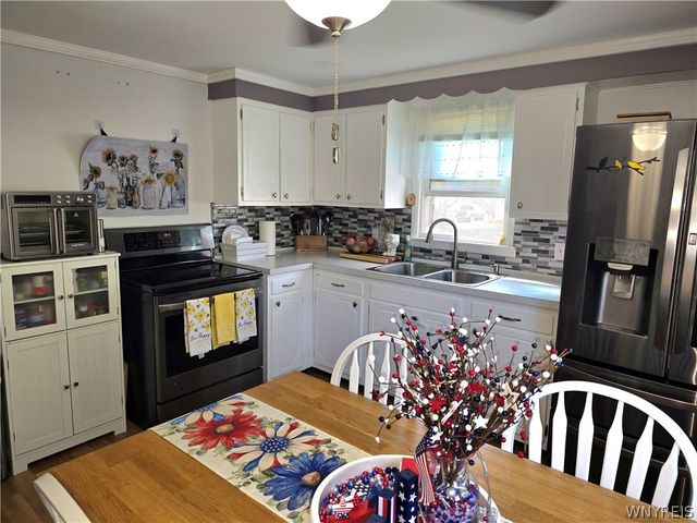 38 Colonial Dr, Tonawanda, NY 14150