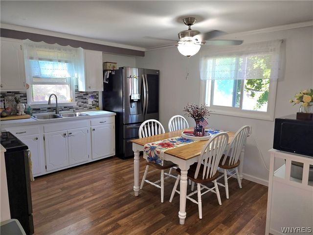 38 Colonial Dr, Tonawanda, NY 14150