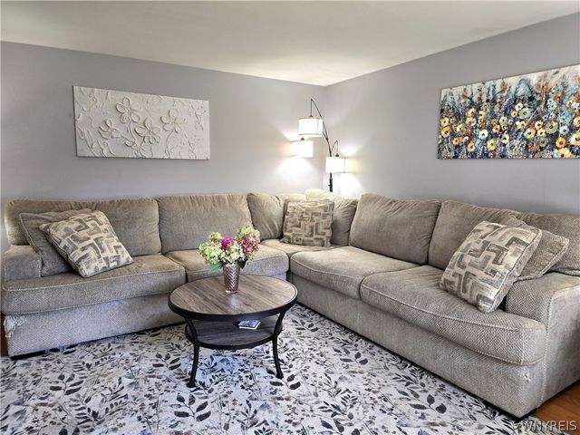 38 Colonial Dr, Tonawanda, NY 14150