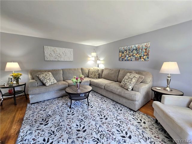 38 Colonial Dr, Tonawanda, NY 14150