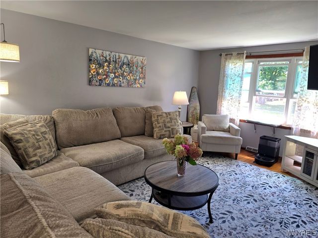 38 Colonial Dr, Tonawanda, NY 14150