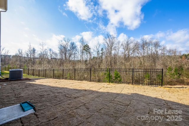 6555 Paw Village Road, Charlotte, NC 28214