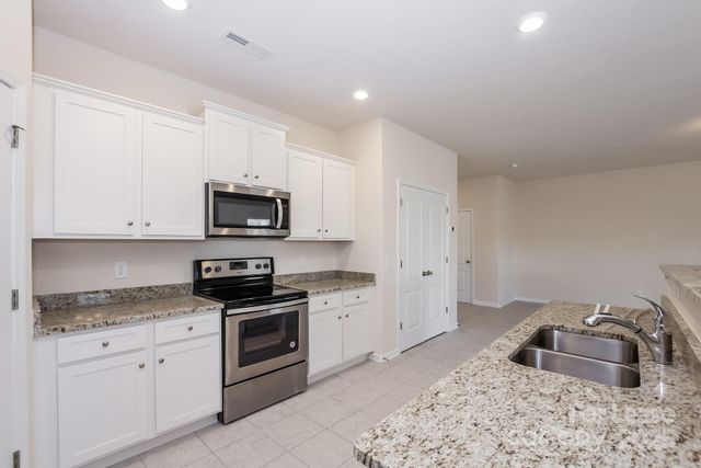 6555 Paw Village Road, Charlotte, NC 28214