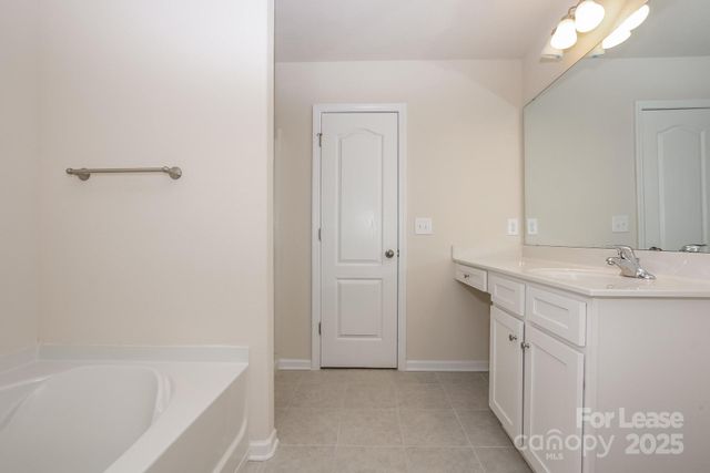 6555 Paw Village Road, Charlotte, NC 28214