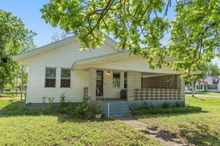 724 Maple Street, Perry, OK 73077