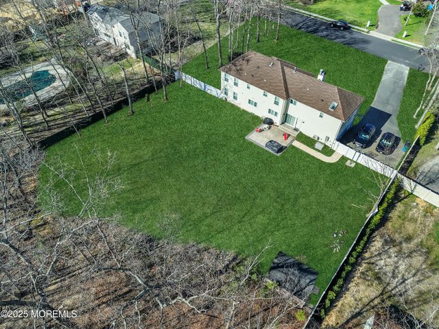 17 Danielle Court, Jackson, NJ 08527