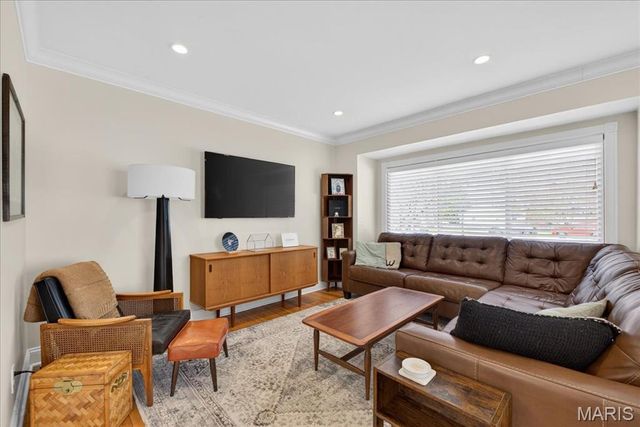 303 Corona Court, St Louis, MO 63119