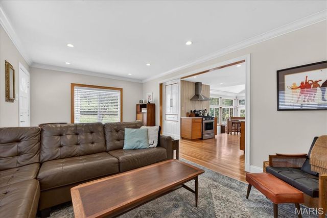 303 Corona Court, St Louis, MO 63119