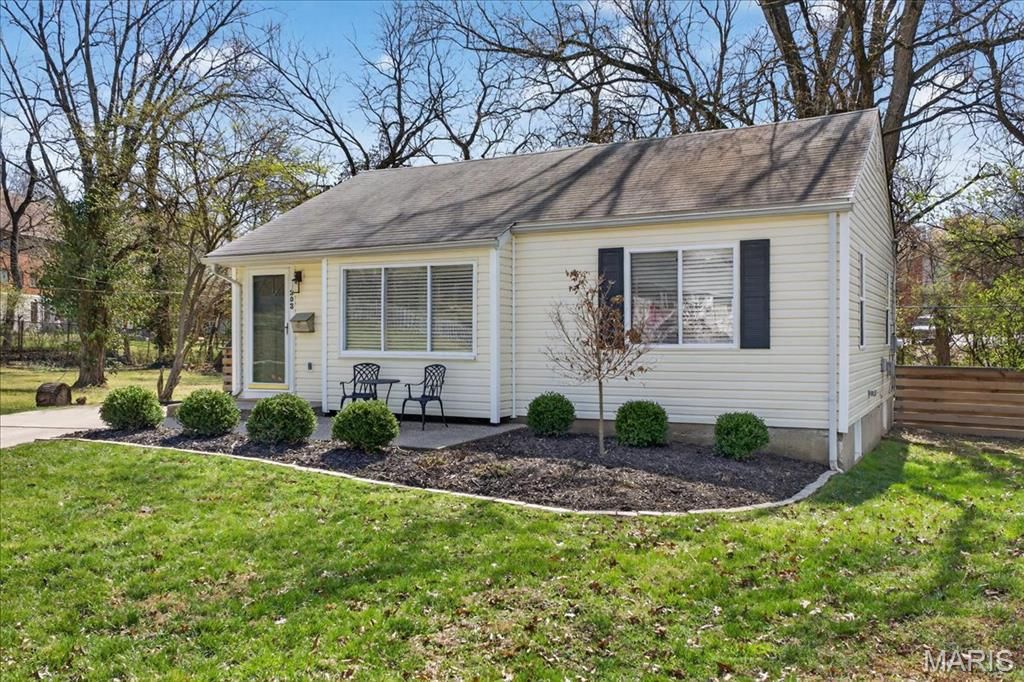 303 Corona Court, St Louis, MO 63119