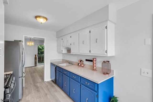 14 Giles Biondi Ct, Bound Brook Boro, NJ 08805