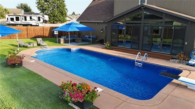 713 Hidden Meadows Court, Paola, KS 66071