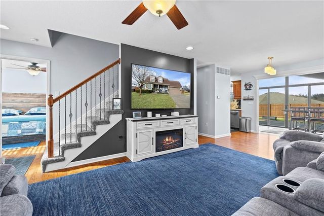 713 Hidden Meadows Court, Paola, KS 66071