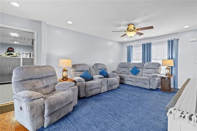 713 Hidden Meadows Court, Paola, KS 66071