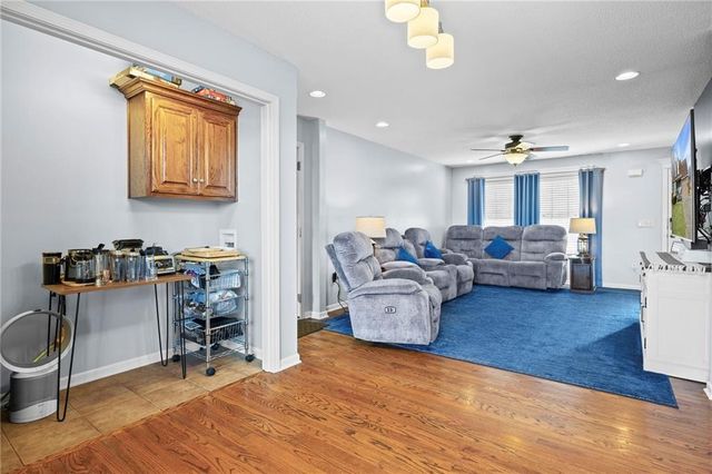 713 Hidden Meadows Court, Paola, KS 66071