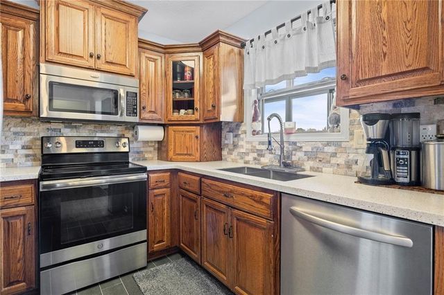 713 Hidden Meadows Court, Paola, KS 66071