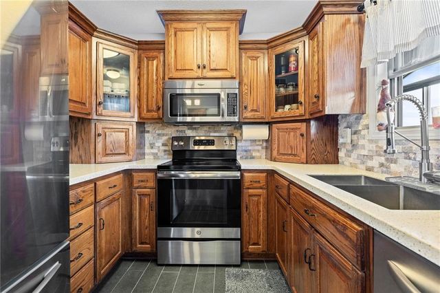 713 Hidden Meadows Court, Paola, KS 66071