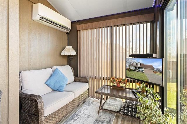 713 Hidden Meadows Court, Paola, KS 66071