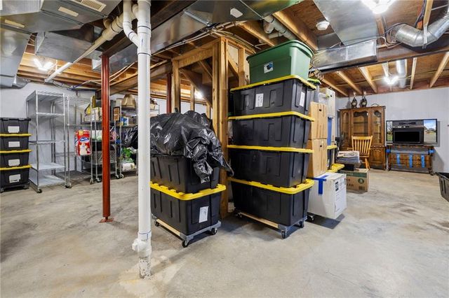 713 Hidden Meadows Court, Paola, KS 66071