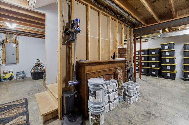 713 Hidden Meadows Court, Paola, KS 66071