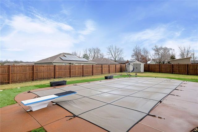 713 Hidden Meadows Court, Paola, KS 66071