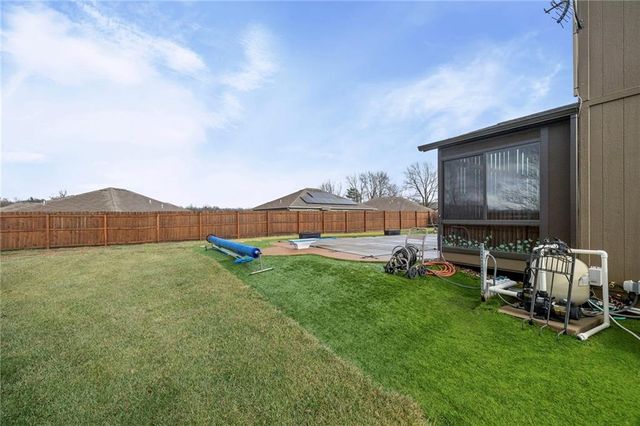 713 Hidden Meadows Court, Paola, KS 66071