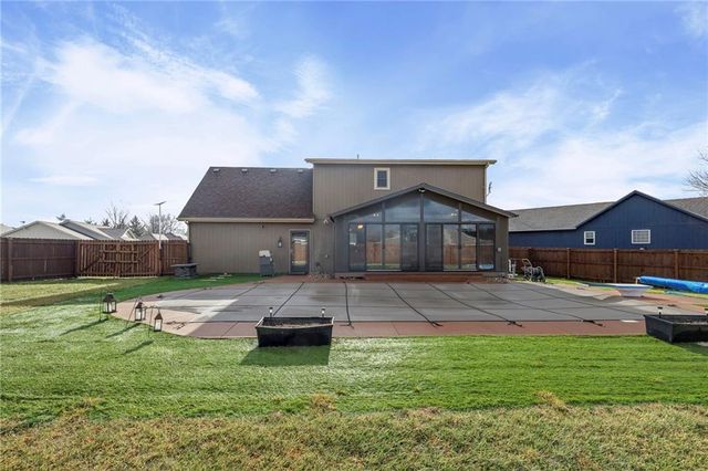 713 Hidden Meadows Court, Paola, KS 66071