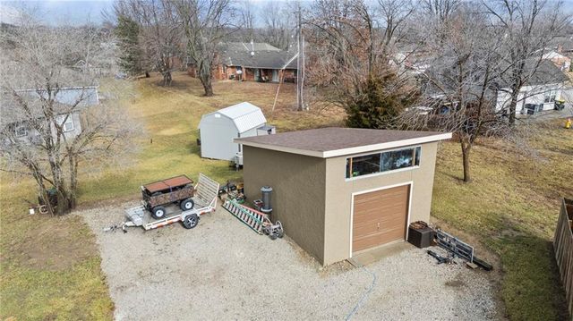 713 Hidden Meadows Court, Paola, KS 66071