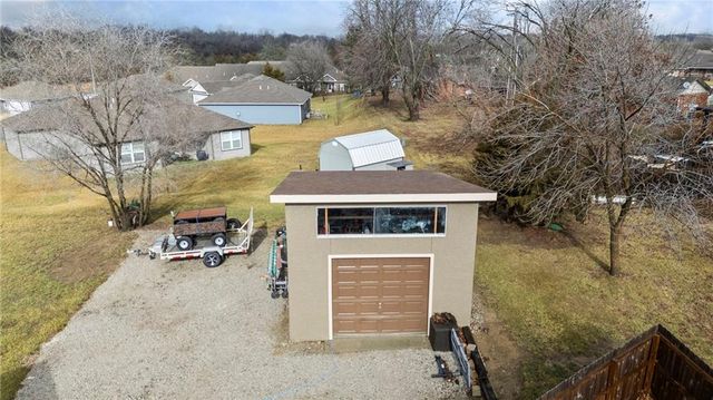713 Hidden Meadows Court, Paola, KS 66071