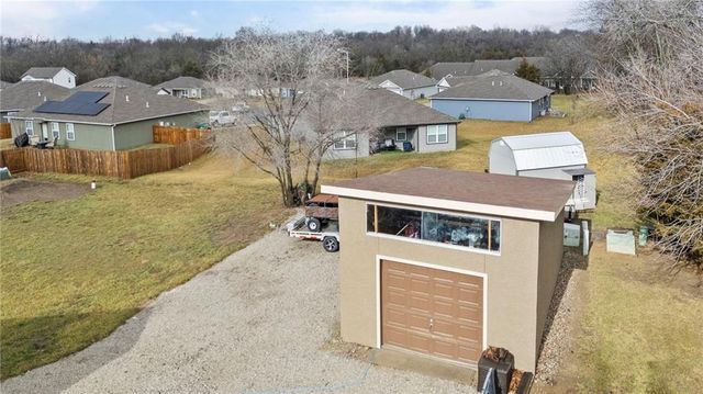 713 Hidden Meadows Court, Paola, KS 66071