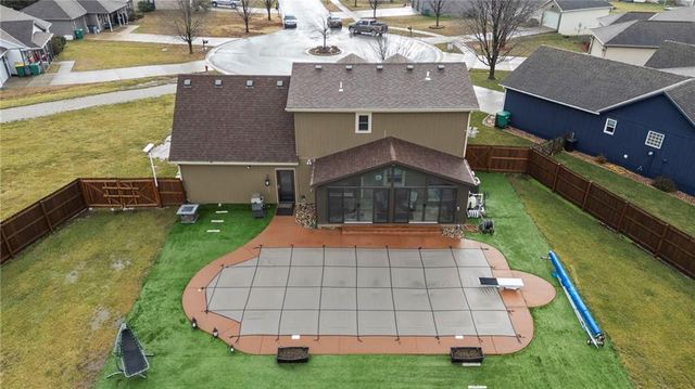 713 Hidden Meadows Court, Paola, KS 66071