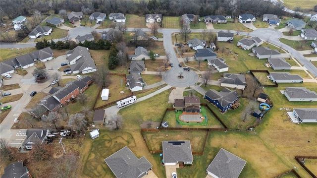 713 Hidden Meadows Court, Paola, KS 66071