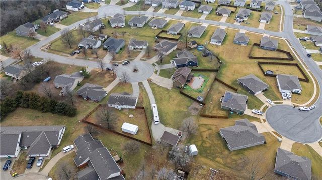 713 Hidden Meadows Court, Paola, KS 66071