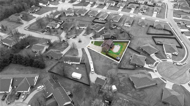 713 Hidden Meadows Court, Paola, KS 66071