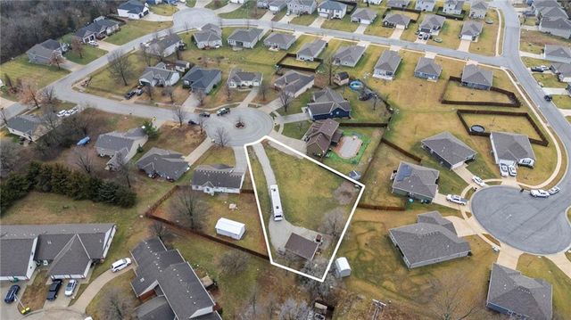 713 Hidden Meadows Court, Paola, KS 66071