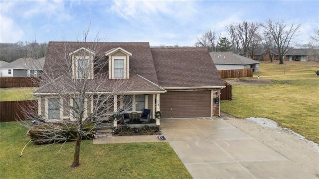 713 Hidden Meadows Court, Paola, KS 66071