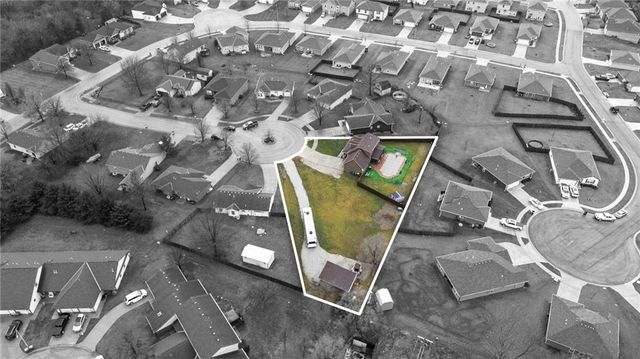 713 Hidden Meadows Court, Paola, KS 66071