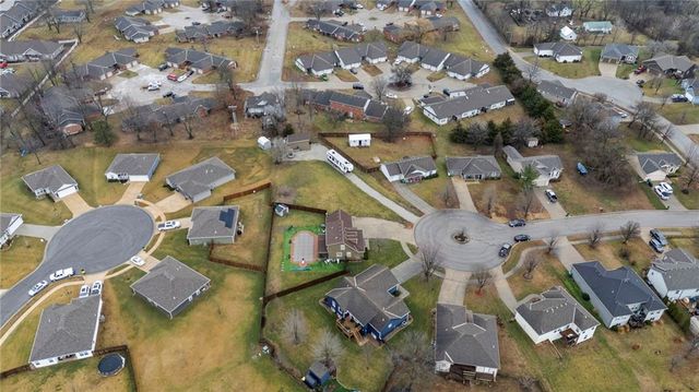 713 Hidden Meadows Court, Paola, KS 66071