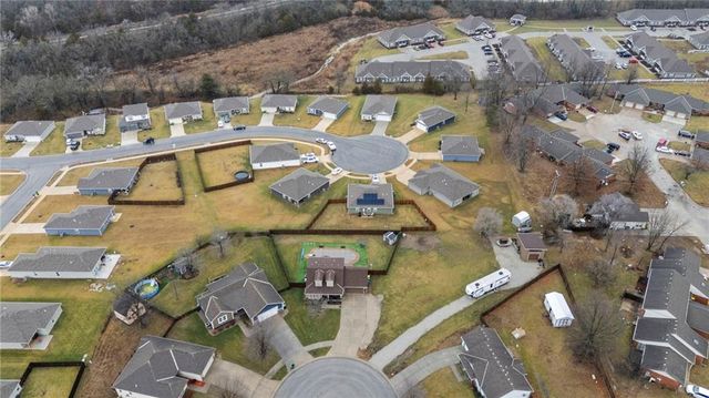 713 Hidden Meadows Court, Paola, KS 66071