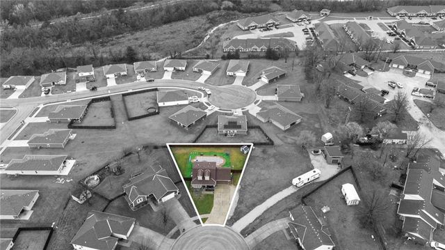 713 Hidden Meadows Court, Paola, KS 66071