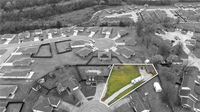 713 Hidden Meadows Court, Paola, KS 66071