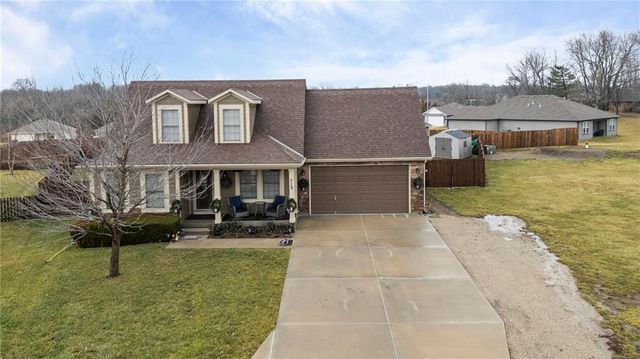 713 Hidden Meadows Court, Paola, KS 66071