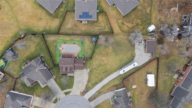 713 Hidden Meadows Court, Paola, KS 66071