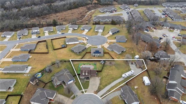 713 Hidden Meadows Court, Paola, KS 66071