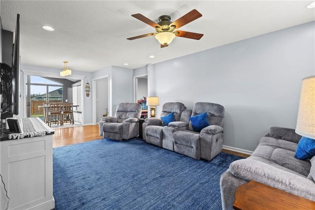 713 Hidden Meadows Court, Paola, KS 66071