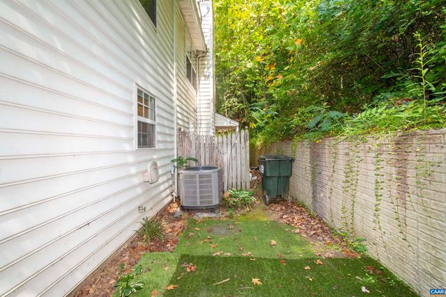 988 TOWNE LN, Charlottesville, VA 22901