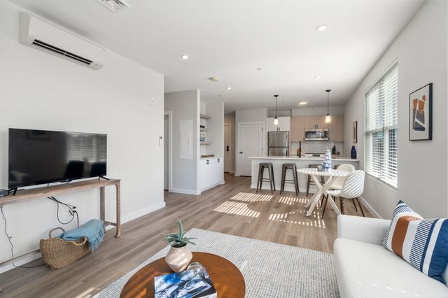 10 Somerset 402U, Winthrop, MA 02152