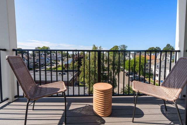 10 Somerset 402U, Winthrop, MA 02152