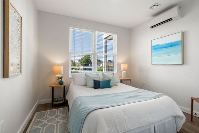 10 Somerset 402U, Winthrop, MA 02152