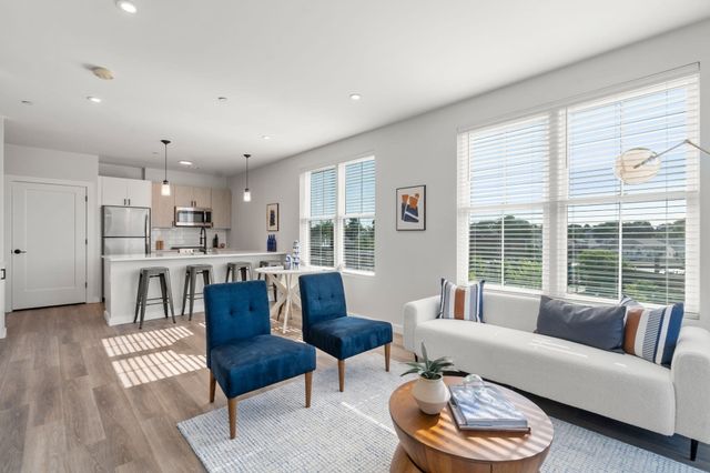 10 Somerset 402U, Winthrop, MA 02152