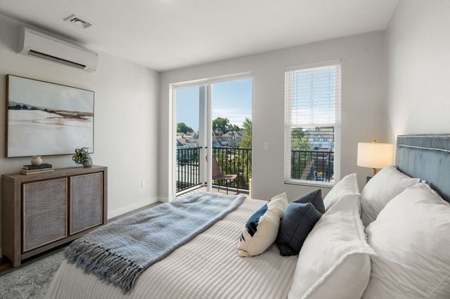 10 Somerset 402U, Winthrop, MA 02152